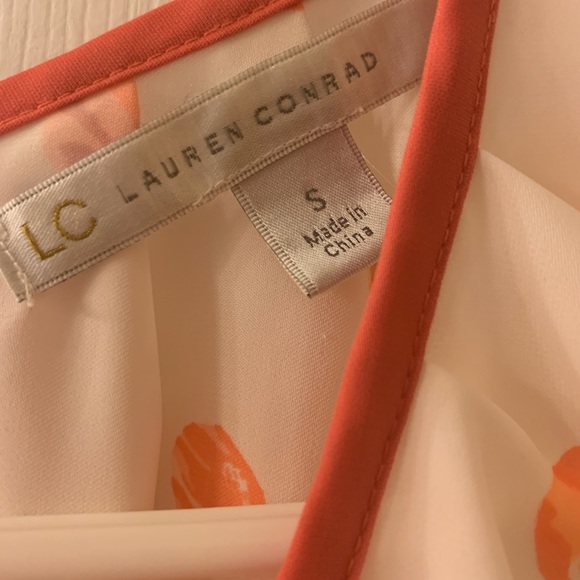 LC sheer flowing top - Picture 2 of 4